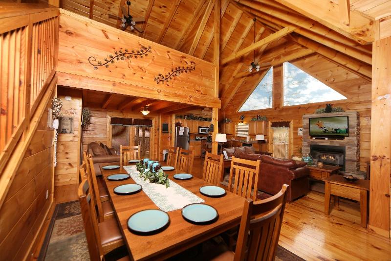 Smoky Mountain Getaway - Five Bedroom Cabin image