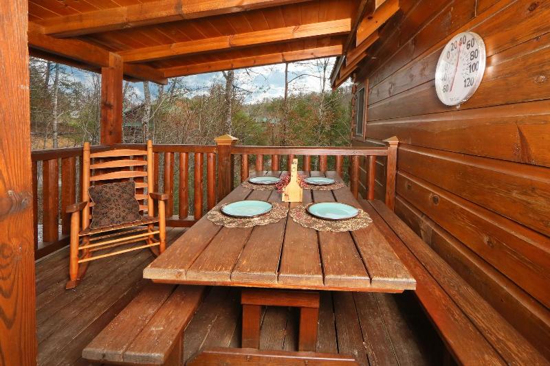 Smoky Mountain Getaway - Five Bedroom Cabin image