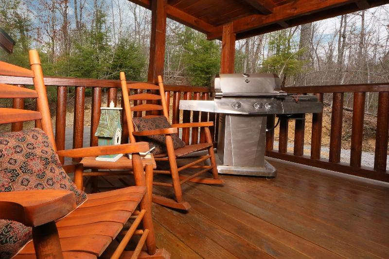 Smoky Mountain Getaway - Five Bedroom Cabin image