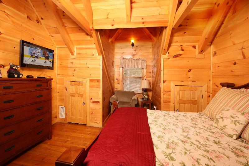 Smoky Mountain Getaway - Five Bedroom Cabin image