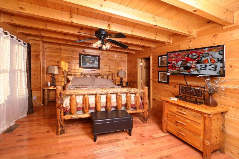 Amazing Grace - Two Bedroom Cabin image