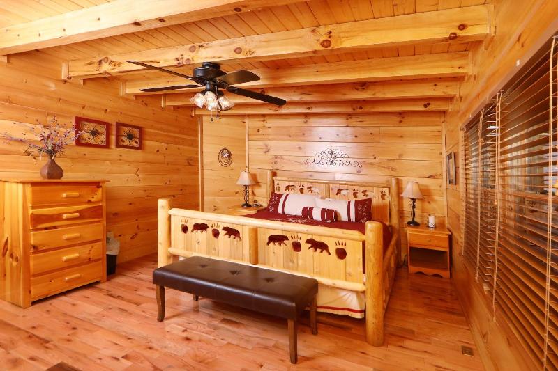 Amazing Grace - Two Bedroom Cabin image 10