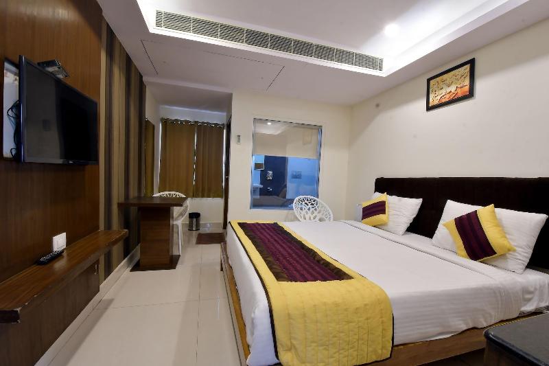 sri maharaja inn — photo 3