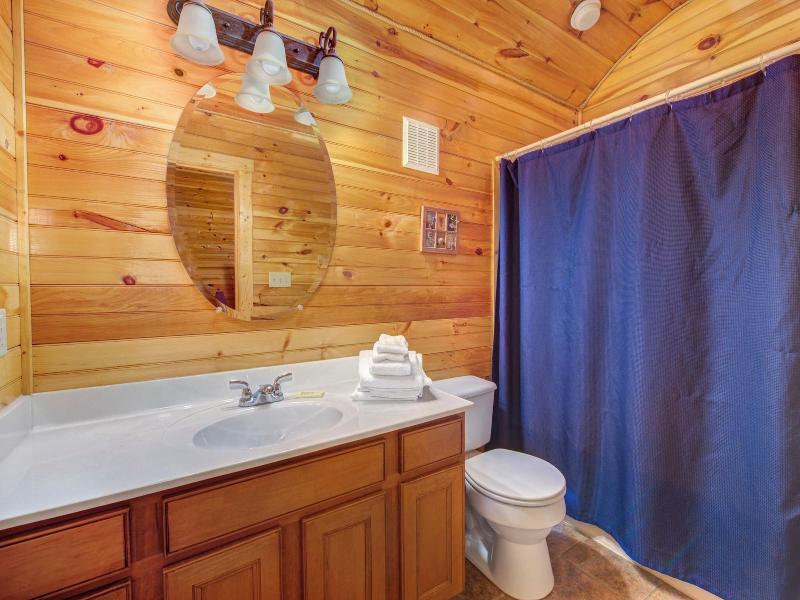 518familytiesspncb - Family Ties Lodge image