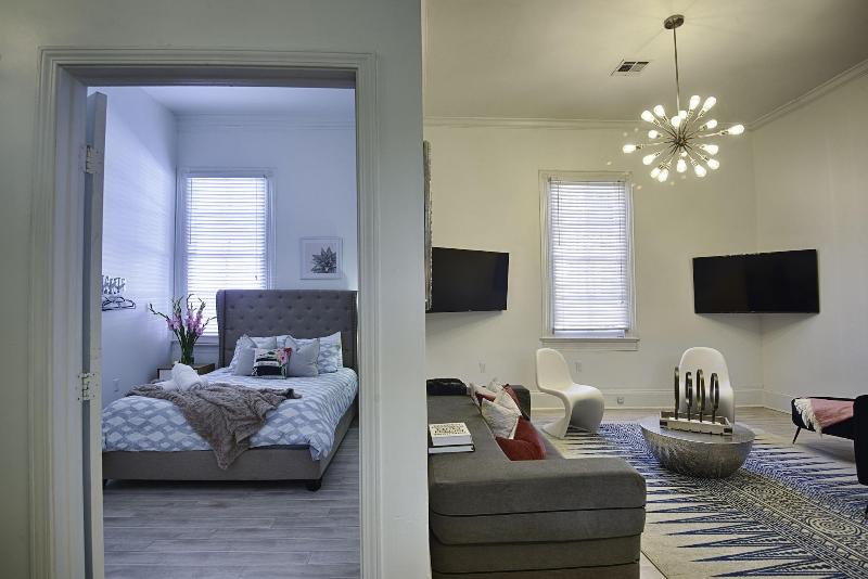 Amazing 7 BR - Next to Frenchman St image