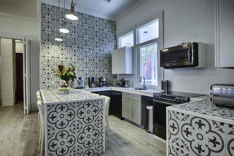 Amazing 7 BR - Next to Frenchman St image