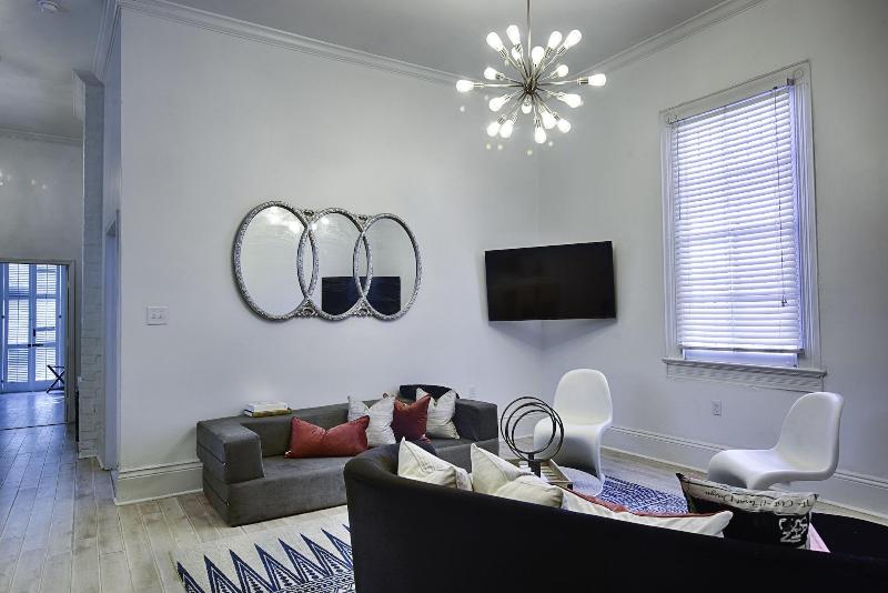 Amazing 7 BR - Next to Frenchman St image