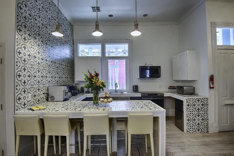 Amazing 7 BR - Next to Frenchman St image