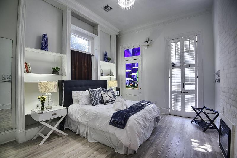 Amazing 7 BR - Next to Frenchman St image