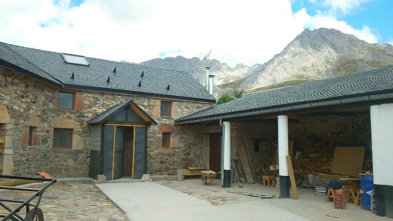 Albergue El Rebezo image