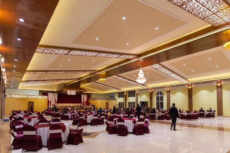 Chitwan Midtown Resort image
