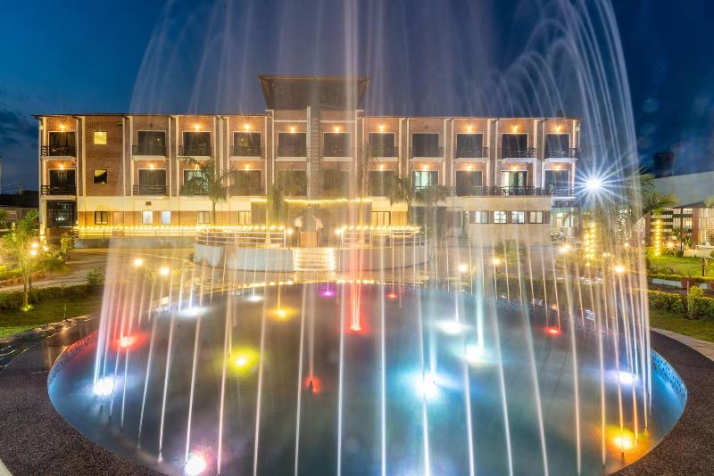 Chitwan Midtown Resort image