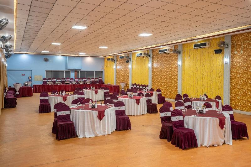 Chitwan Midtown Resort image