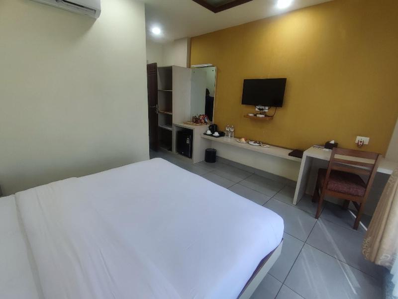 Chitwan Midtown Resort image