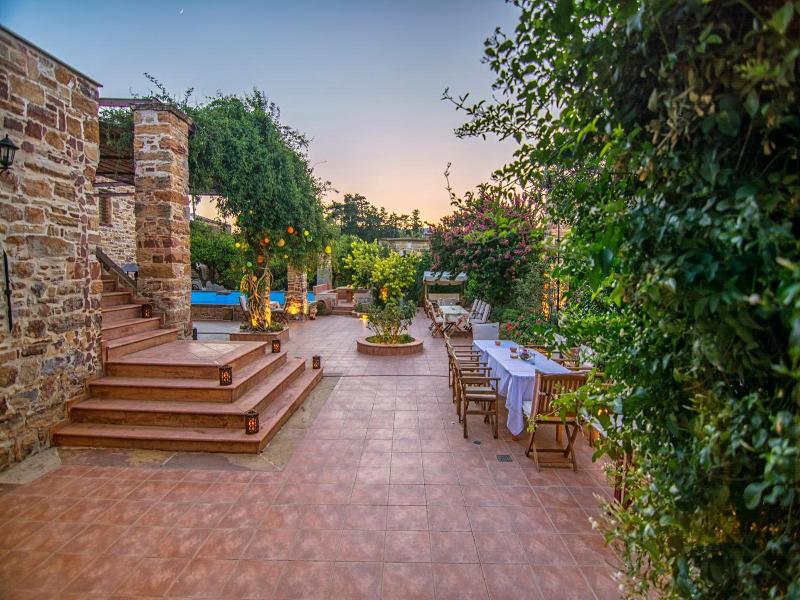 Mouzaliko Guesthouse Mansion image