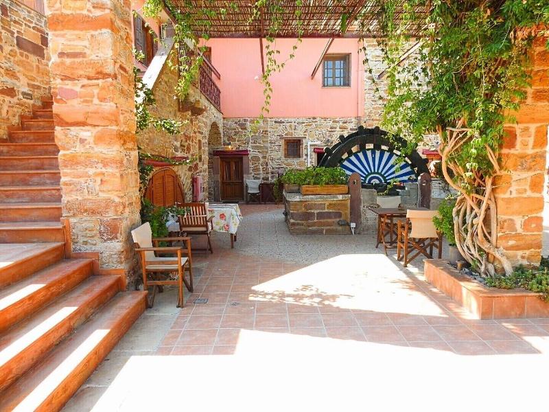 Mouzaliko Guesthouse Mansion image