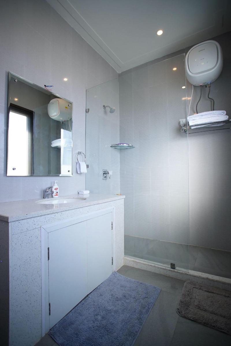 The Manor Luxury Service Apartments image
