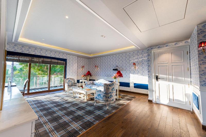 The Manor Luxury Service Apartments image