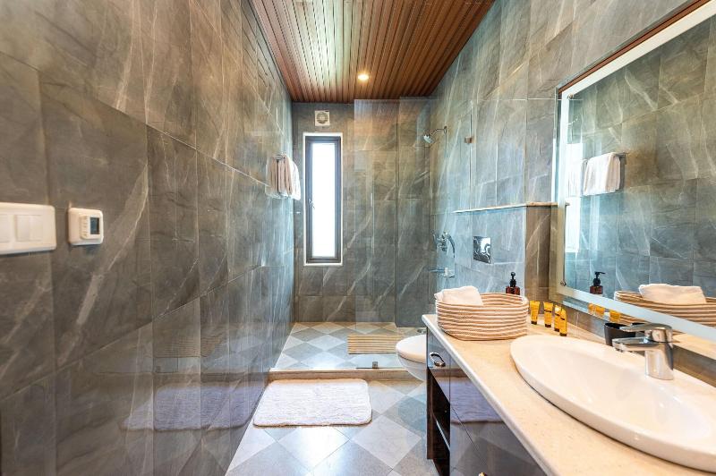 The Manor Luxury Service Apartments image