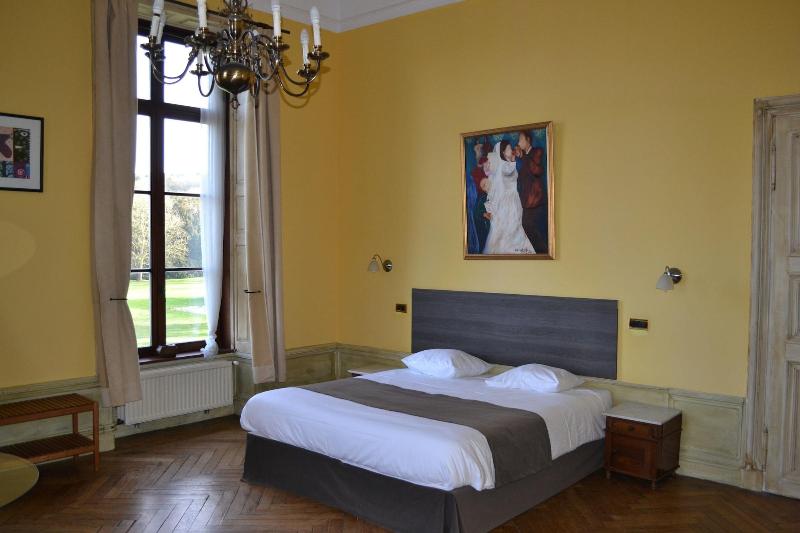 Domaine du ChÃ¢teau de la Neuville image