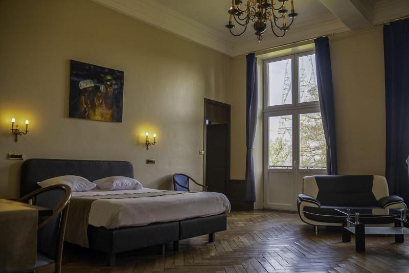 Domaine du ChÃ¢teau de la Neuville image