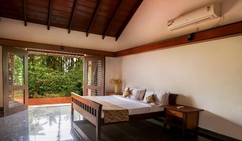 DOUBLE SUPERIOR KING BED