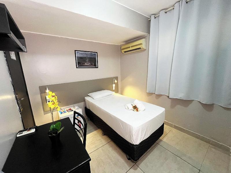 Hotel Montana Aeroporto by Bsb Inn image