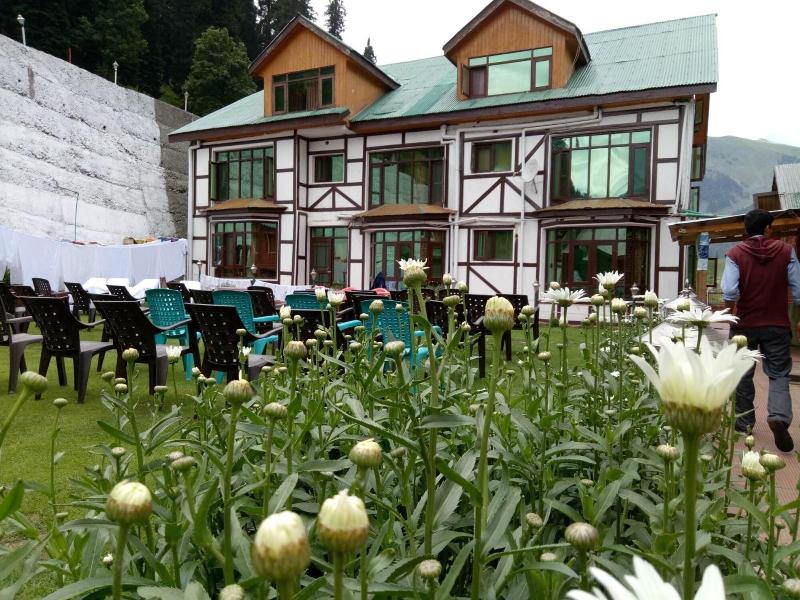Hotel Glacier Heights