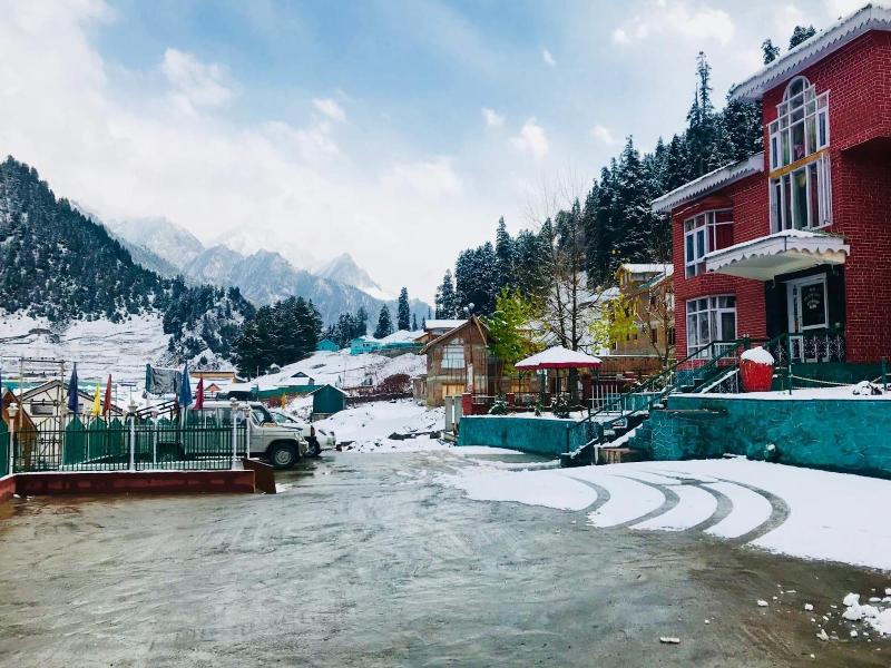 Hotel Glacier Heights