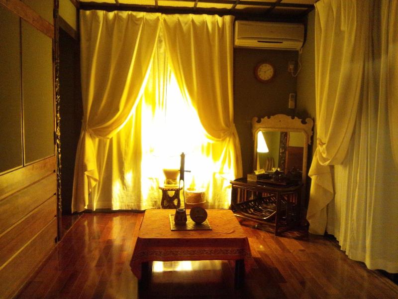 Milk-ya Women-Only Guest House image