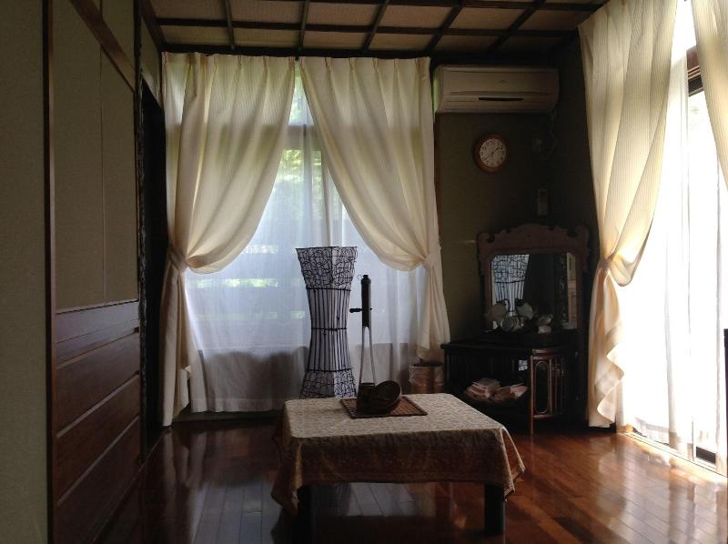 Milk-ya Women-Only Guest House image