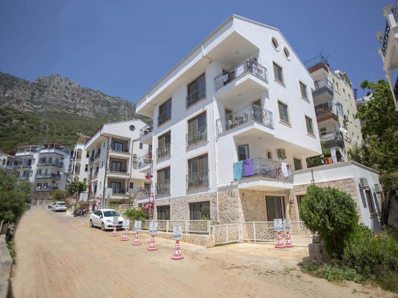 Cedrus Suites image