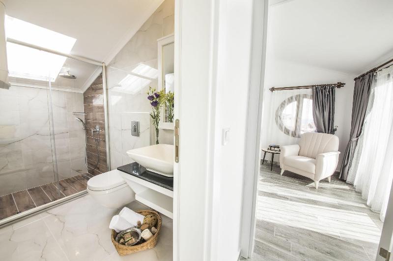 Cedrus Suites image