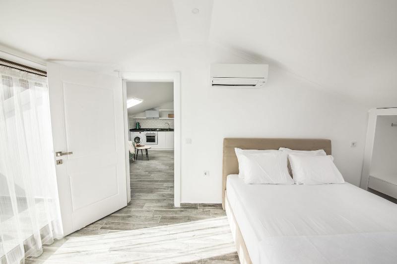 Cedrus Suites image