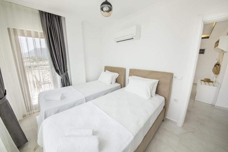 Cedrus Suites image