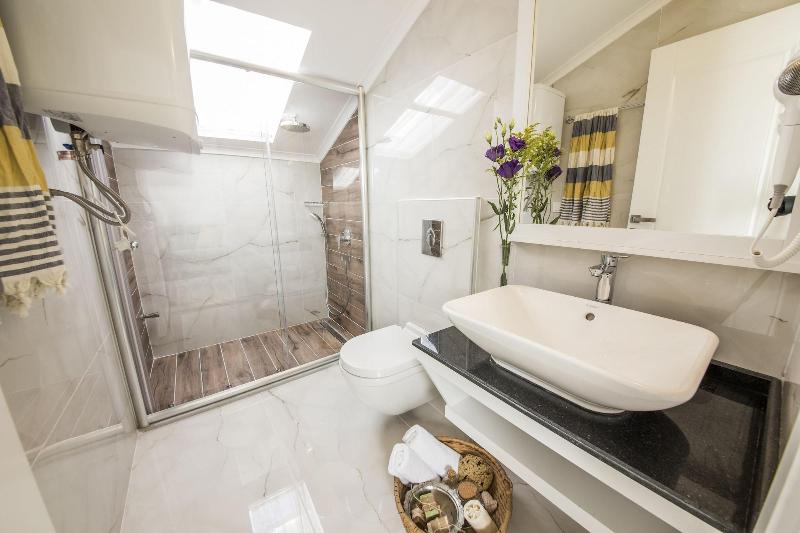 Cedrus Suites image