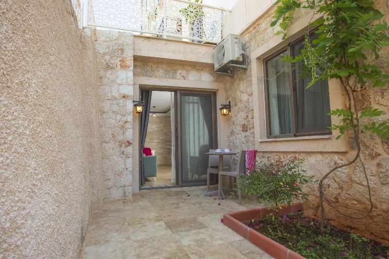 Cedrus Suites image