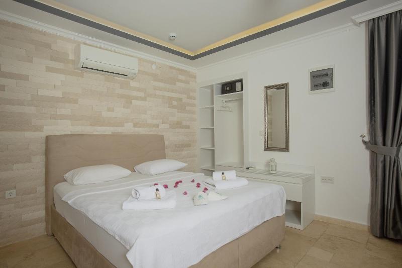 Cedrus Suites image