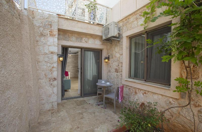 Cedrus Suites image