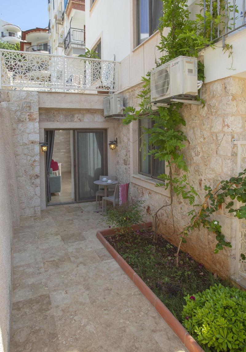 Cedrus Suites image