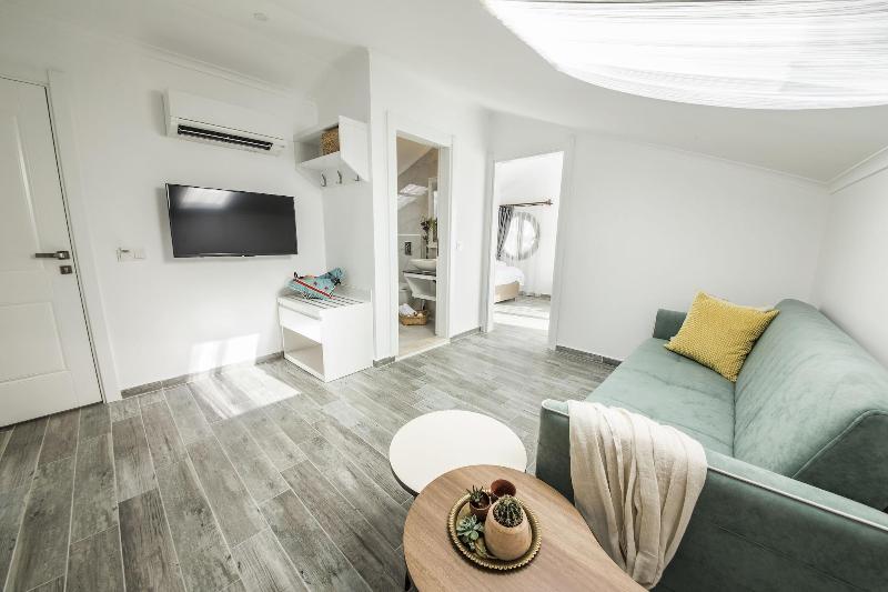 Cedrus Suites image