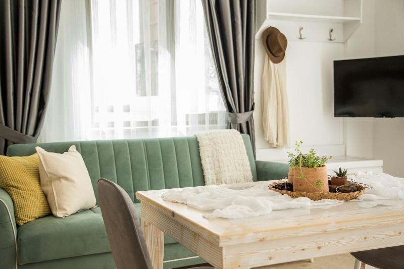 Cedrus Suites image