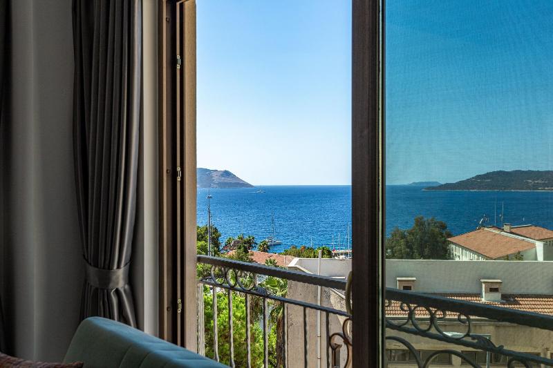 Cedrus Suites image