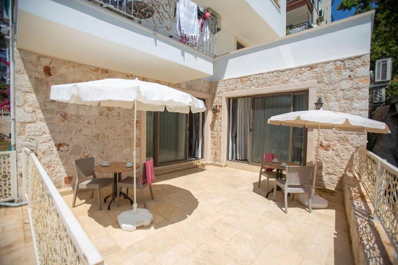Cedrus Suites image