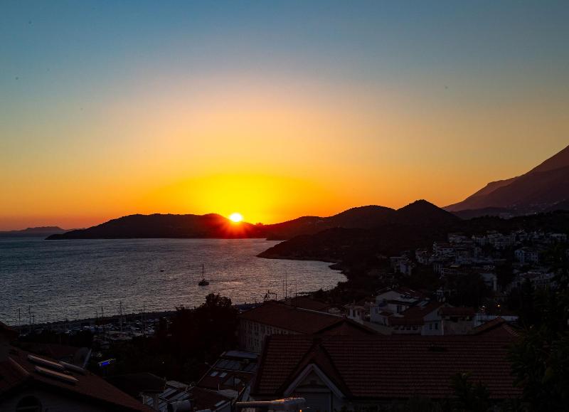 Cedrus Suites image