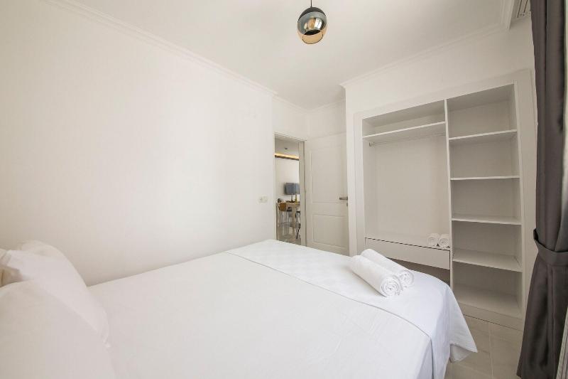 Cedrus Suites image