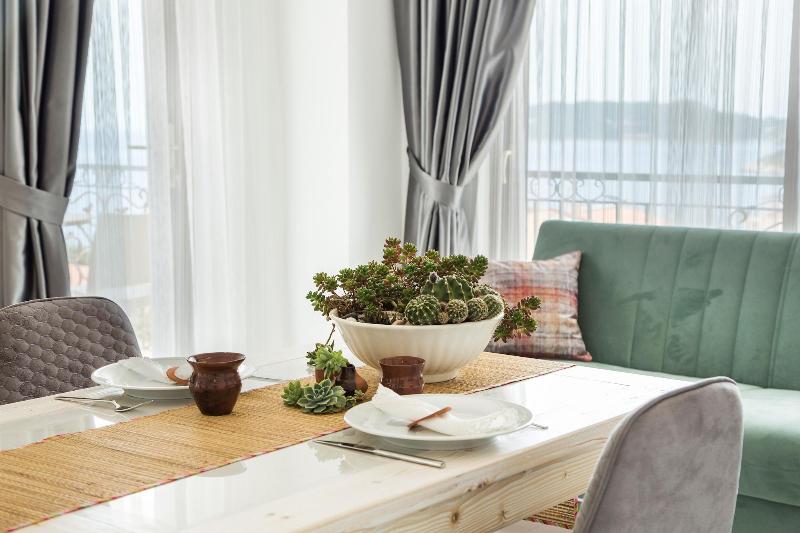 Cedrus Suites image
