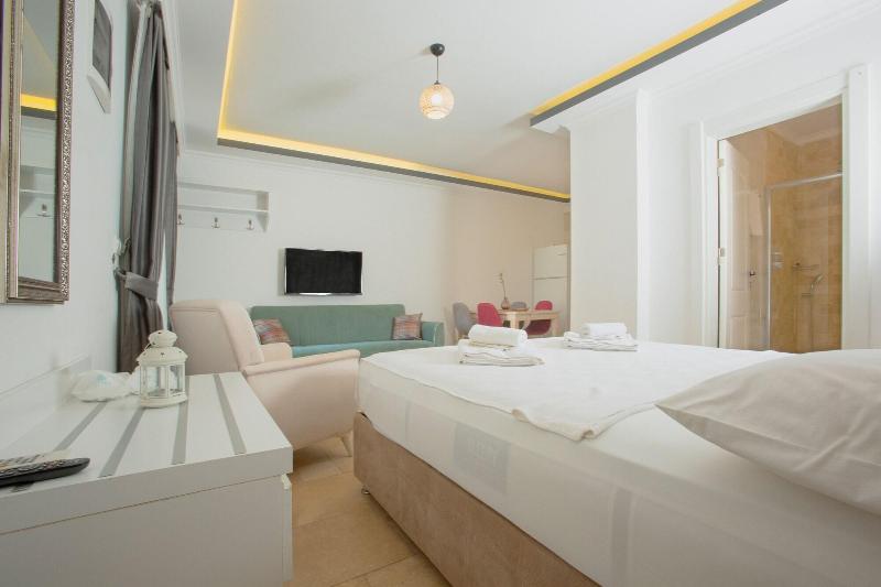 Cedrus Suites image