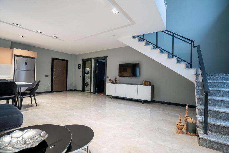 Aileena Hotel & Villas image