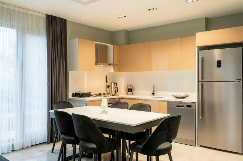 Aileena Hotel & Villas image